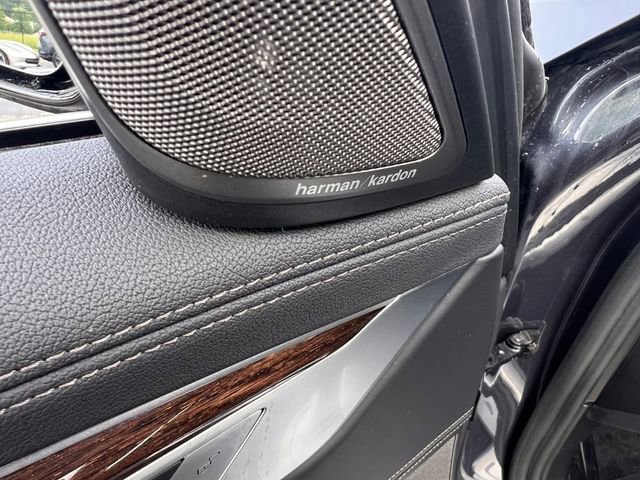 Used 2020 BMW 740i w/ Premium Package RWD image 12