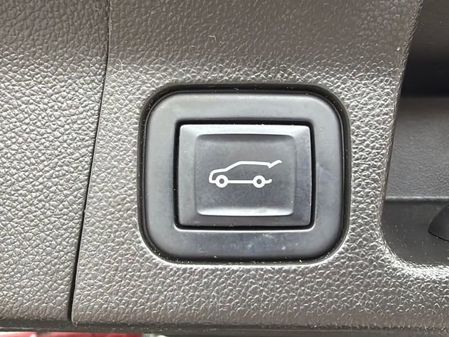 Used 2023 GMC Acadia AT4 w/ Technology Package image 19