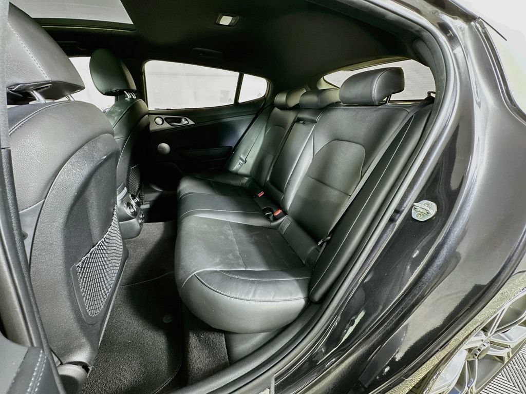 Used 2020 Kia Stinger GT1 RWD image 30