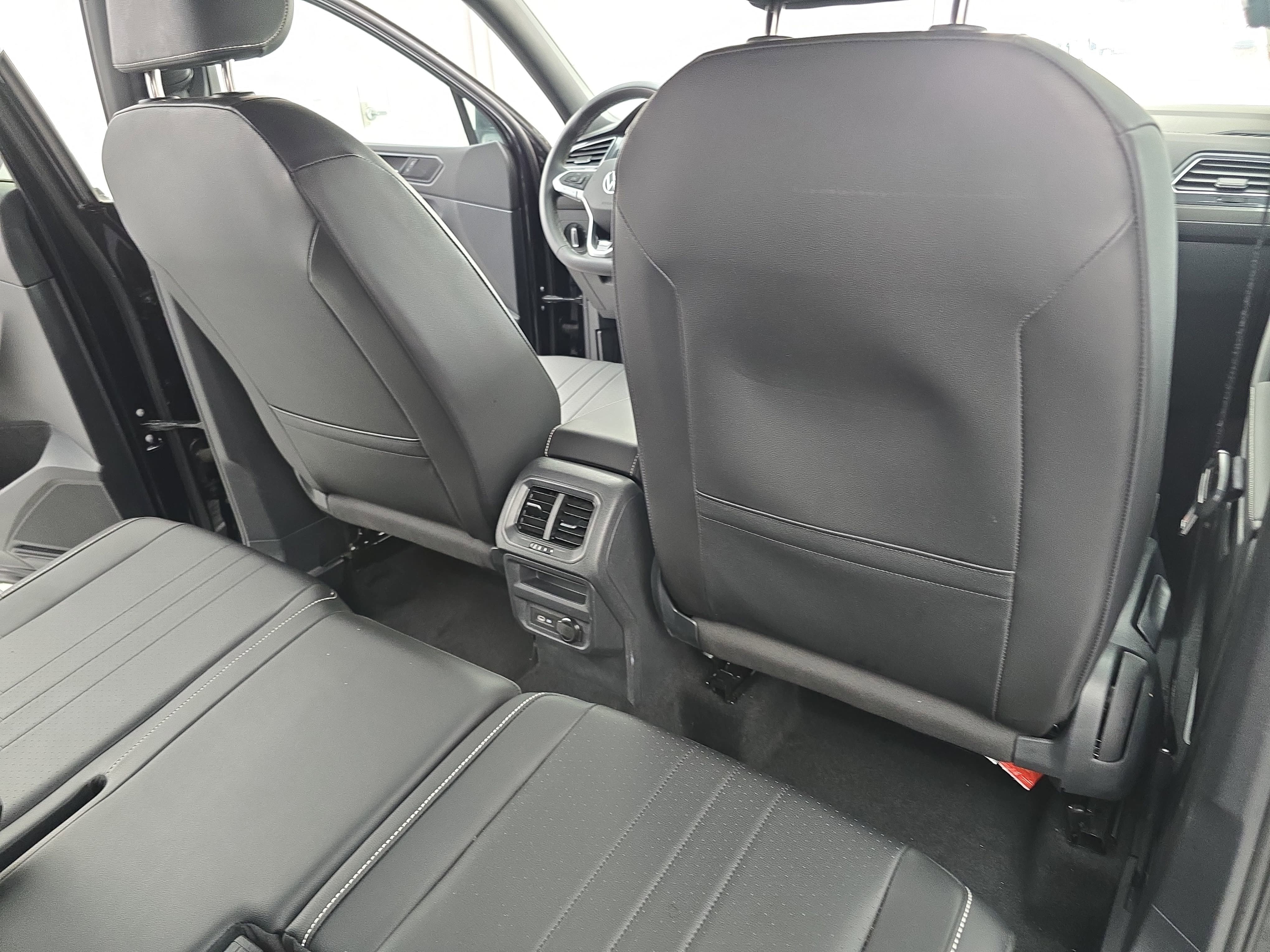 Used 2023 Volkswagen Tiguan SE R-Line FWD image 11