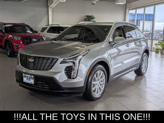 Used 2023 Cadillac XT4 Luxury w/ Cold Weather Package AWD/4WD image 4