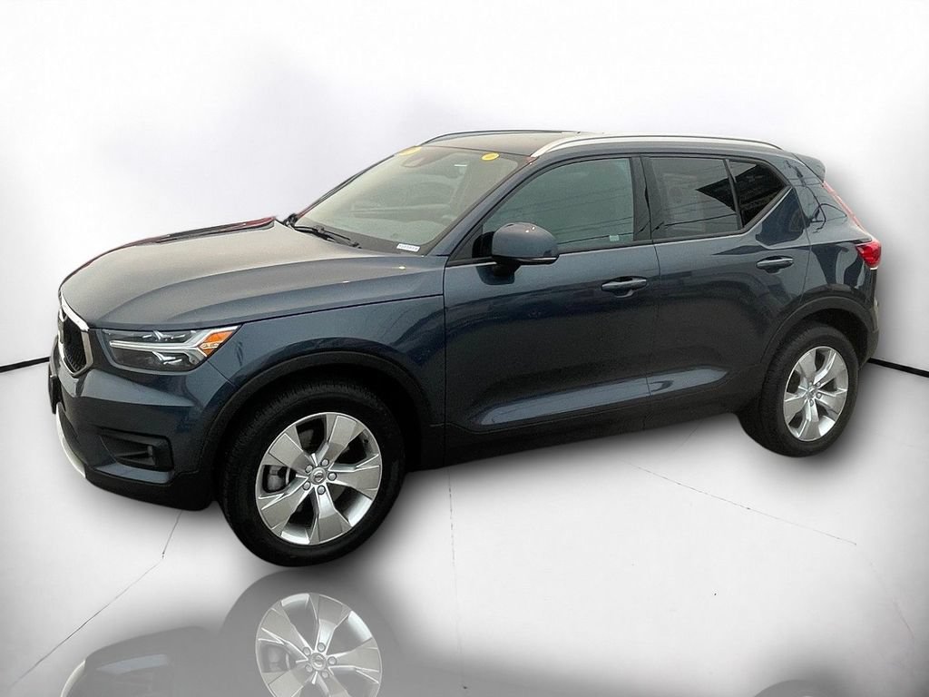 Used 2022 Volvo XC40 T5 Momentum AWD/4WD image 2