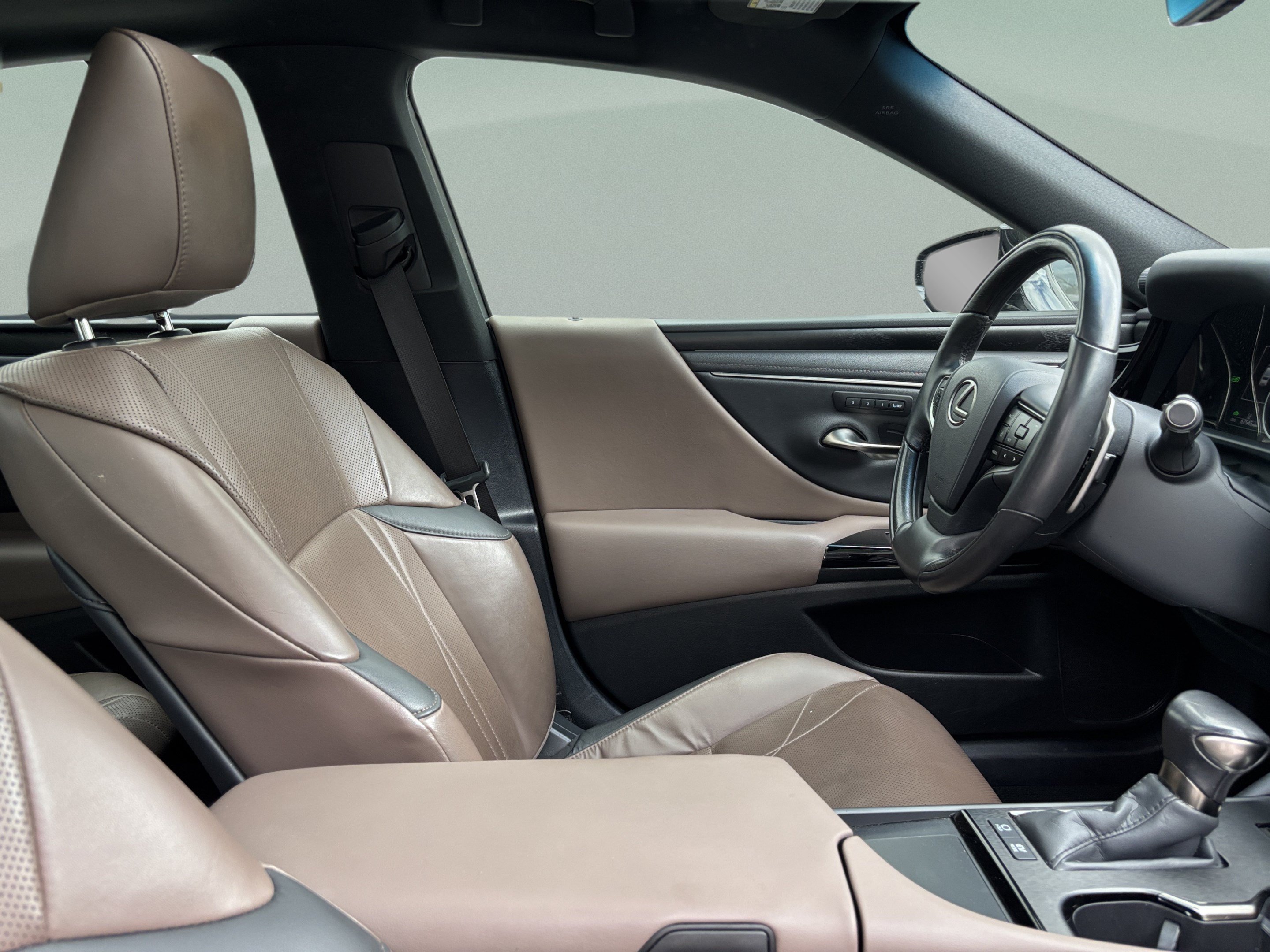 Used 2024 Lexus ES 300h Ultra Luxury w/ Accessory Package (Z2) FWD image 26