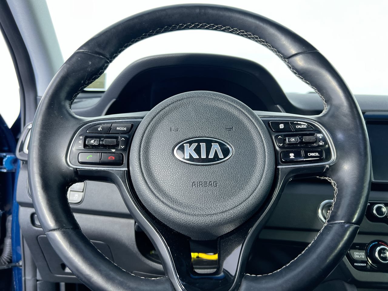 Used 2019 Kia Niro Touring FWD image 11