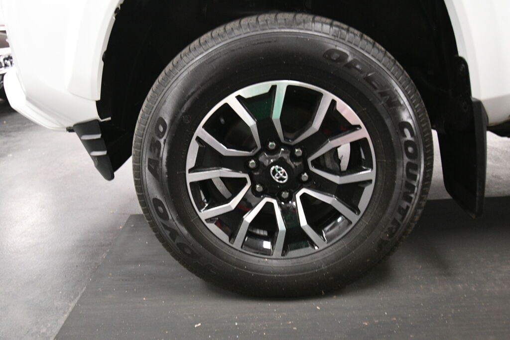 Certified 2023 Toyota Tacoma TRD Sport w/ Advanced Technology Package AWD/4WD image 32