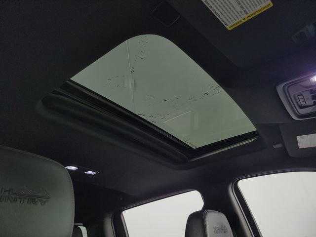 Used 2020 Chevrolet Silverado 1500 High Country w/ Technology Package image 16