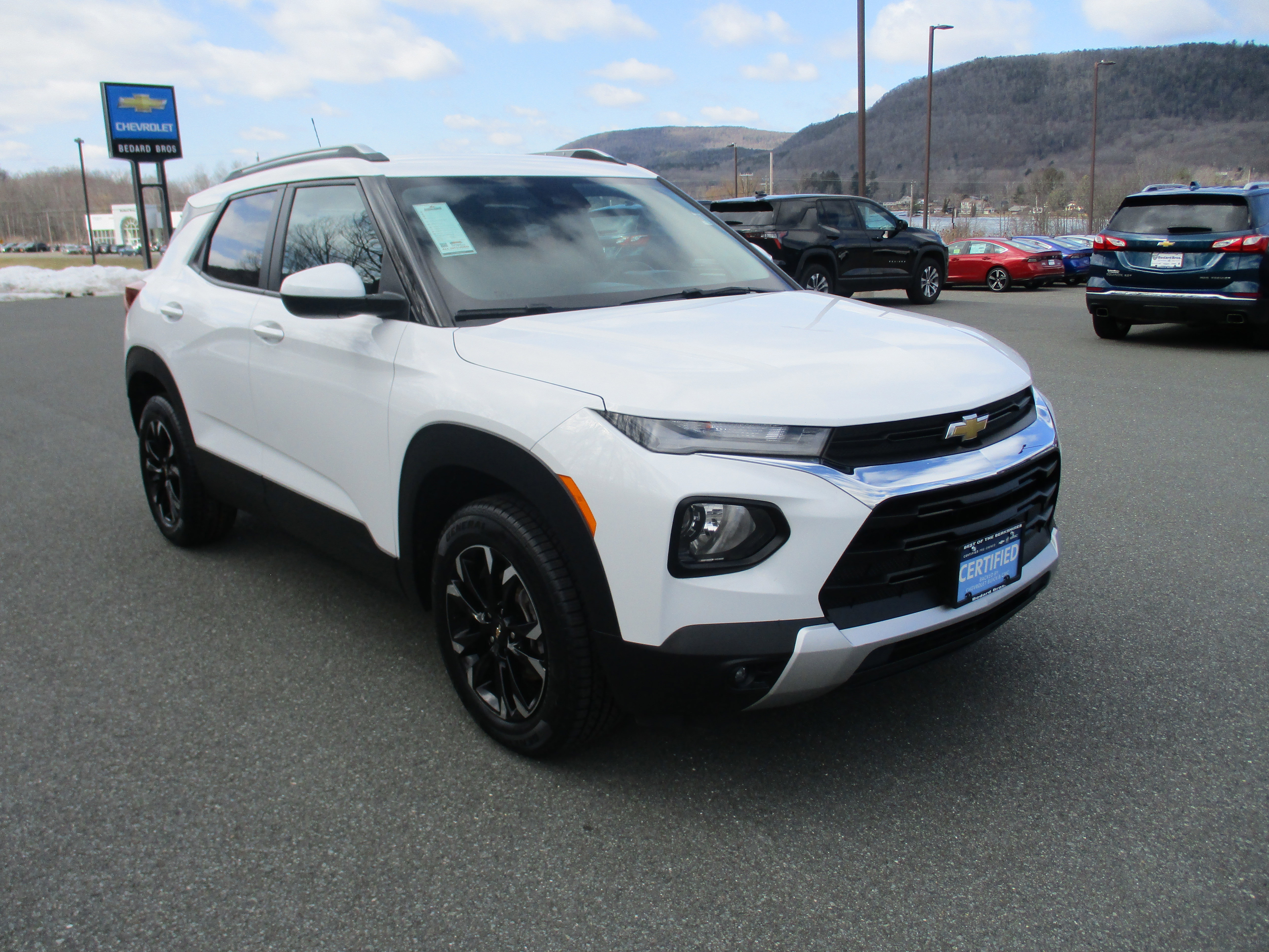 Certified 2022 Chevrolet TrailBlazer LT w/ Driver Confidence Package image 3