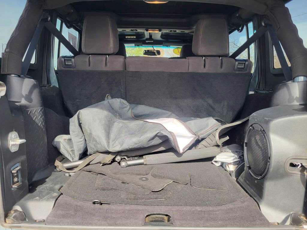 Used 2014 Jeep Wrangler Unlimited Rubicon w/ Connectivity Group image 29