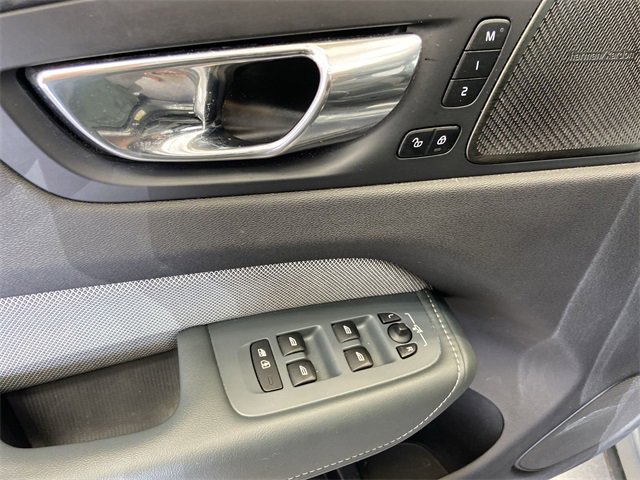 Used 2020 Volvo XC60 T5 R-Design image 22
