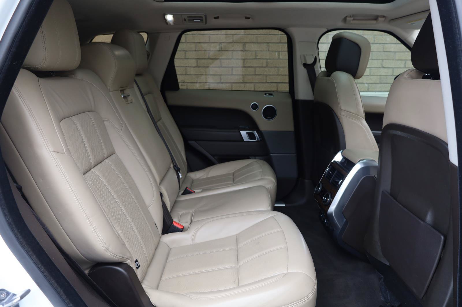 Used 2018 Land Rover Range Rover Sport HSE AWD/4WD image 28