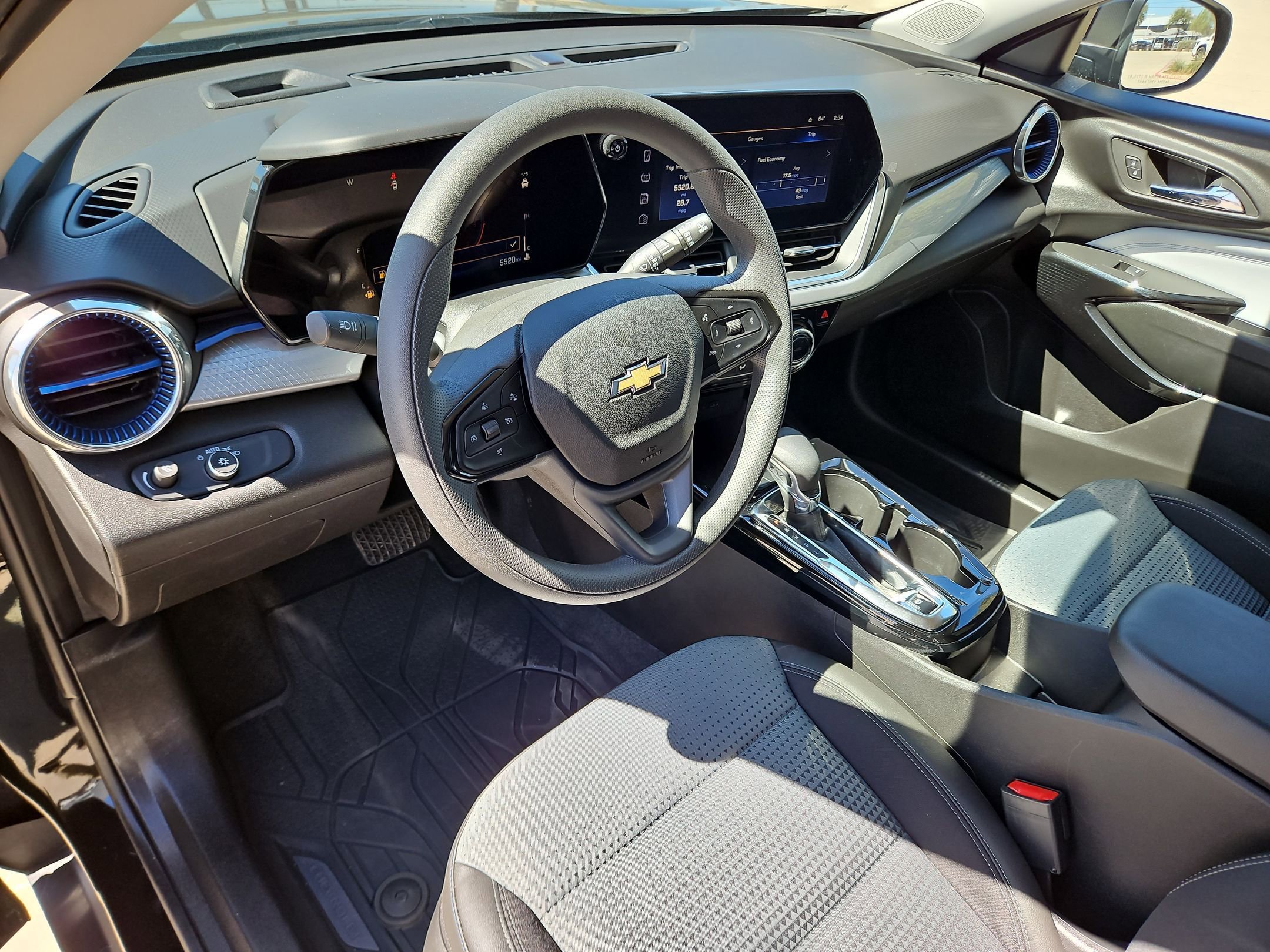 Certified 2025 Chevrolet Trax LT image 10