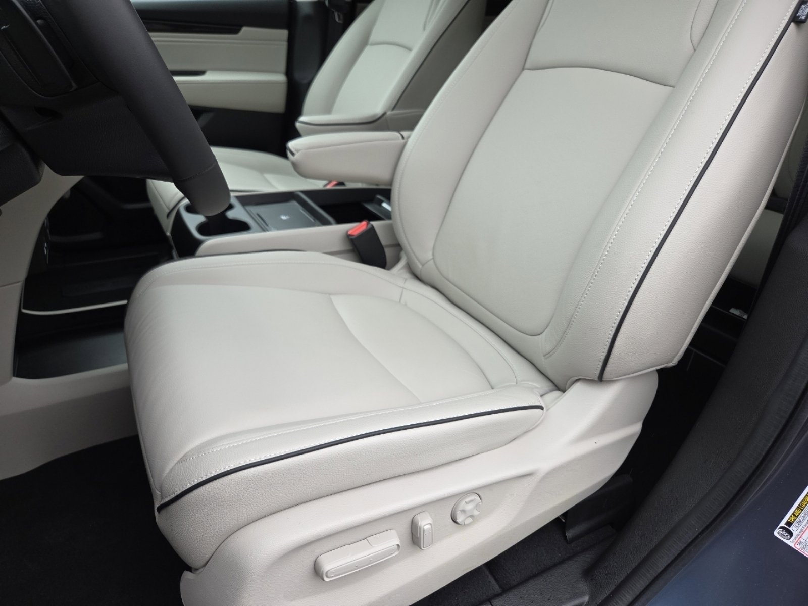 Certified 2025 Honda Odyssey Touring image 31
