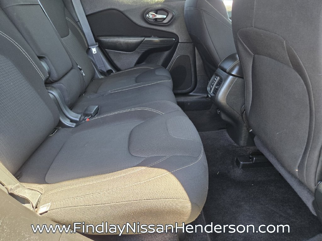 Used 2016 Jeep Cherokee Latitude FWD image 15