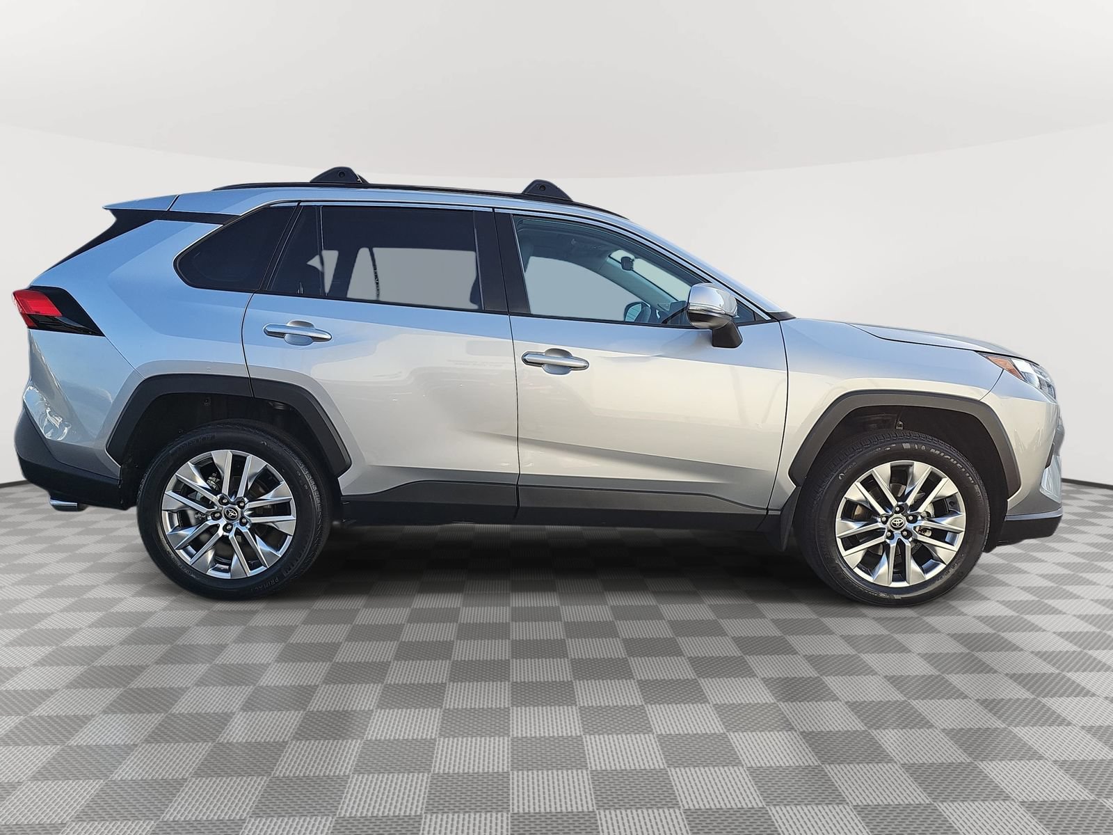 Used 2024 Toyota RAV4 XLE Premium w/ Weather Package FWD image 4