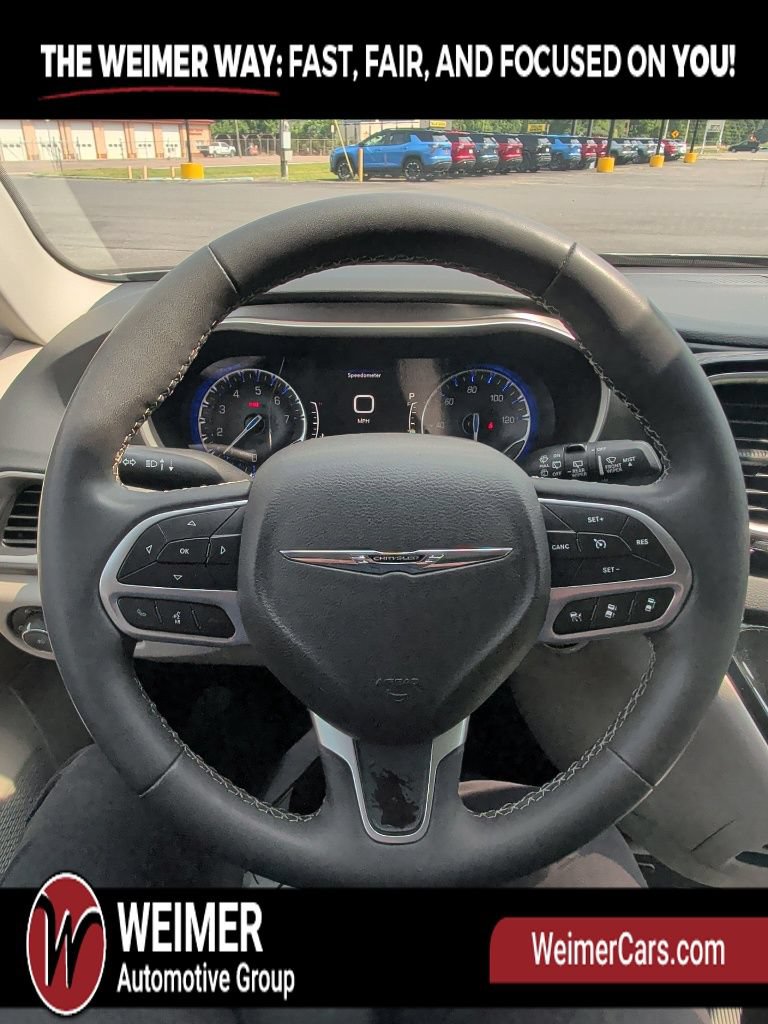 Used 2024 Chrysler Pacifica Touring-L FWD image 32