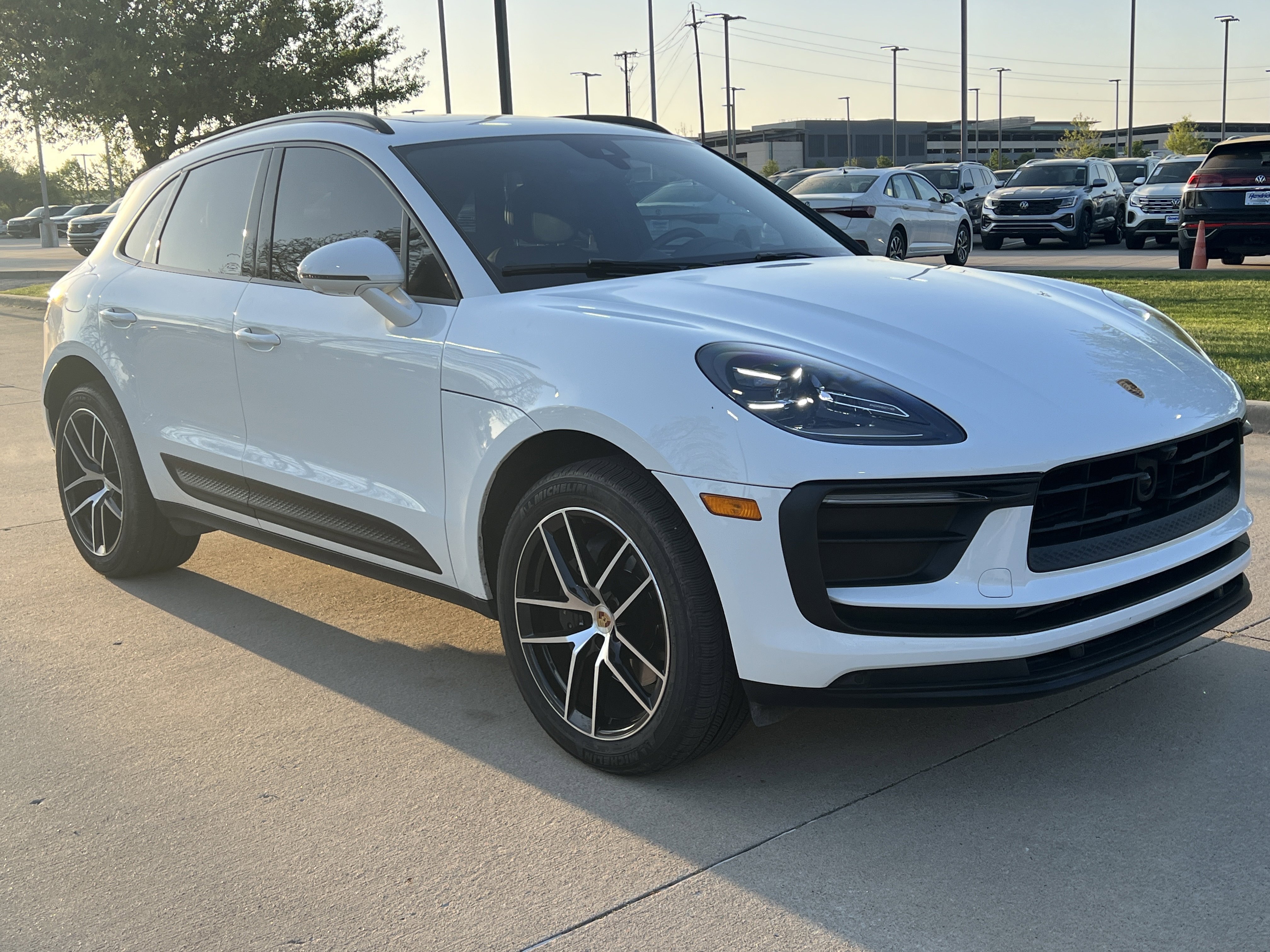 Used 2024 Porsche Macan image 2