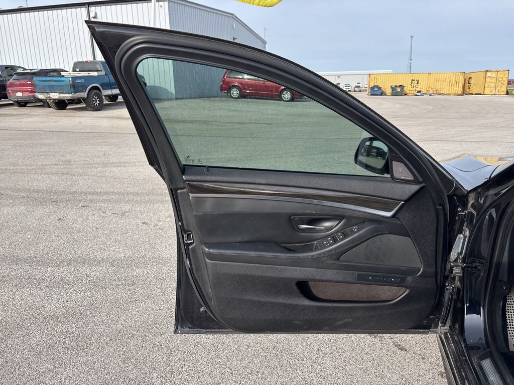 Used 2016 BMW 550i Sedan RWD image 25
