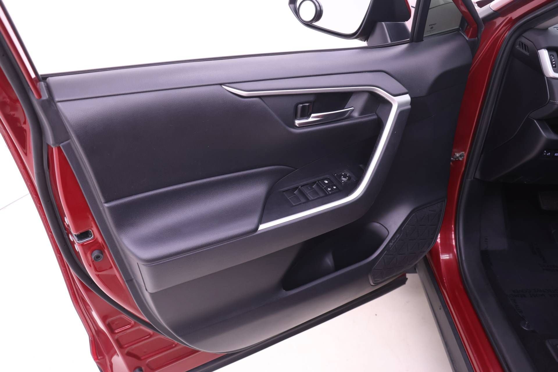 Used 2019 Toyota RAV4 XLE w/ Convenience Package AWD/4WD image 9