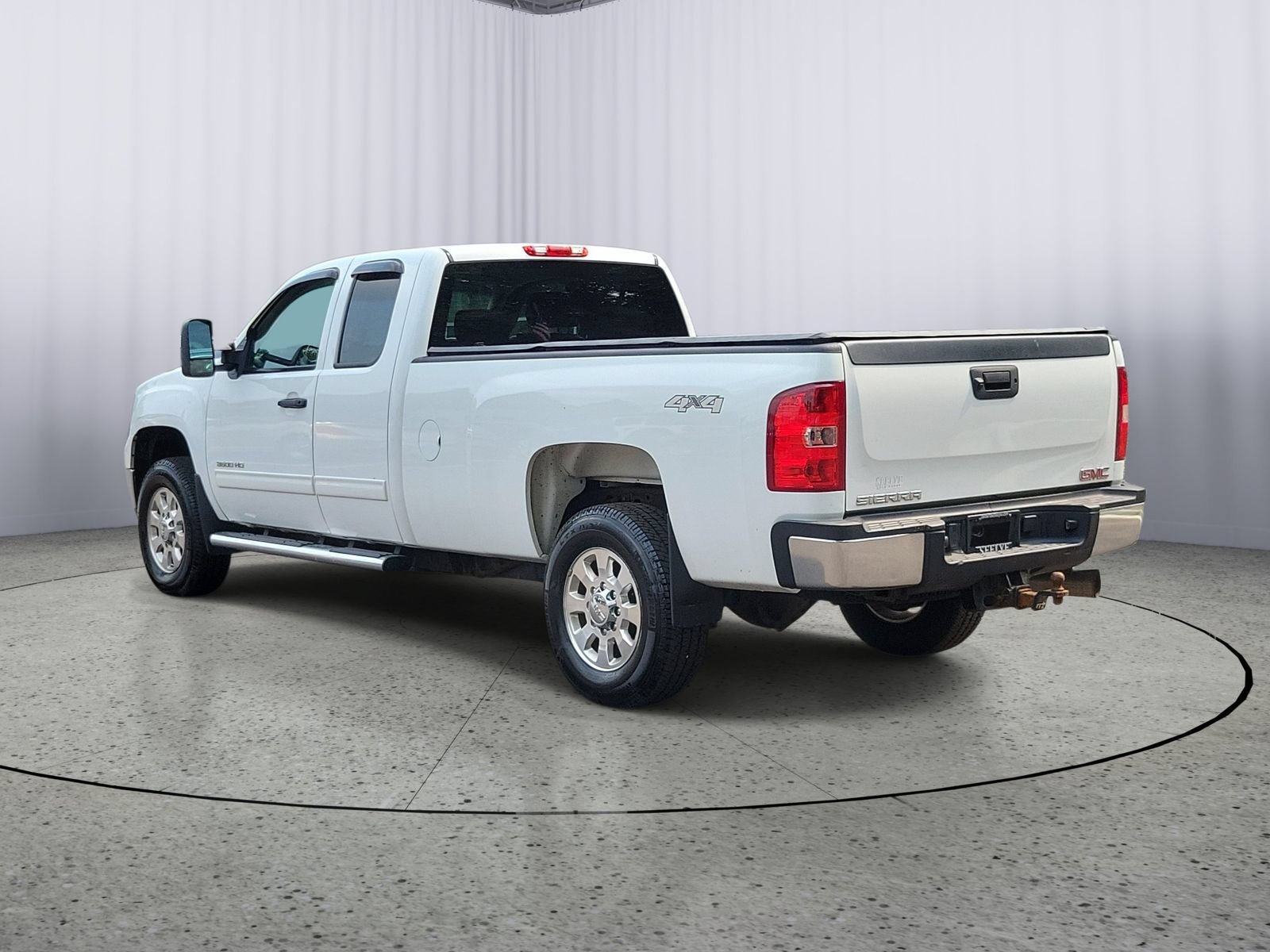Used 2013 GMC Sierra 3500 SLE w/ SLE Preferred Package AWD/4WD image 4