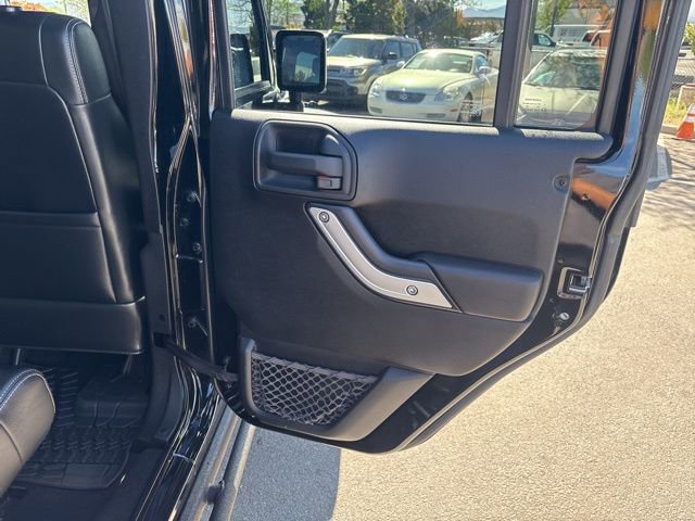 Used 2012 Jeep Wrangler Unlimited Rubicon image 32