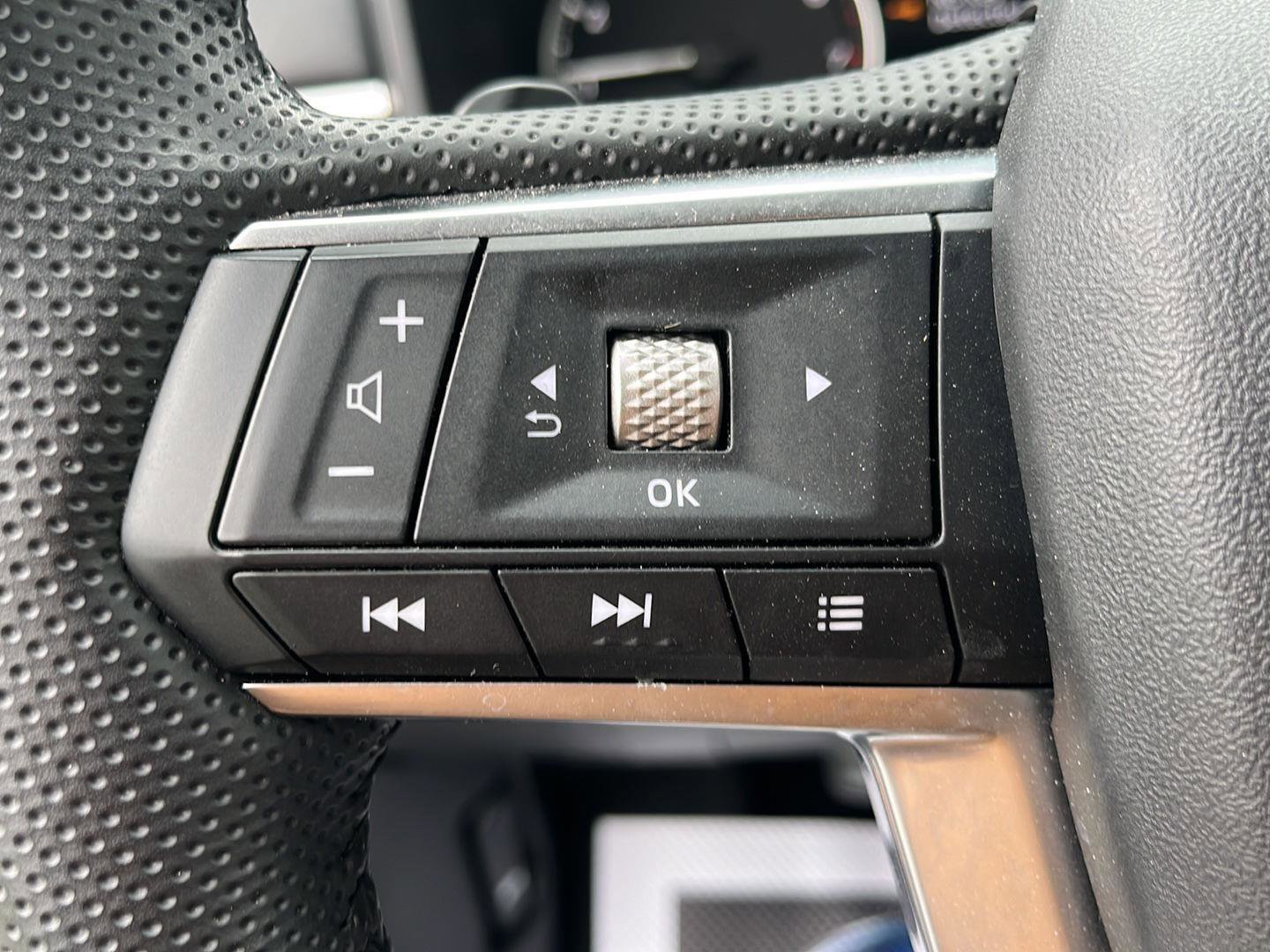 Used 2025 Mitsubishi Outlander SE image 14