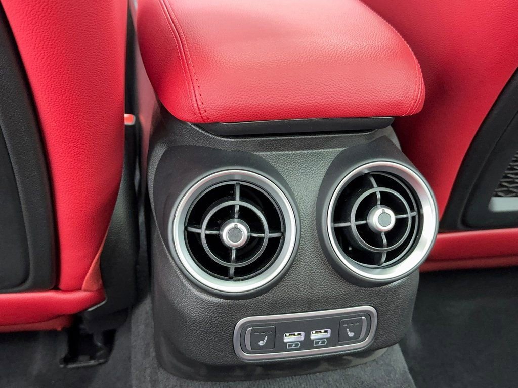 New 2025 Alfa Romeo Giulia Base image 38