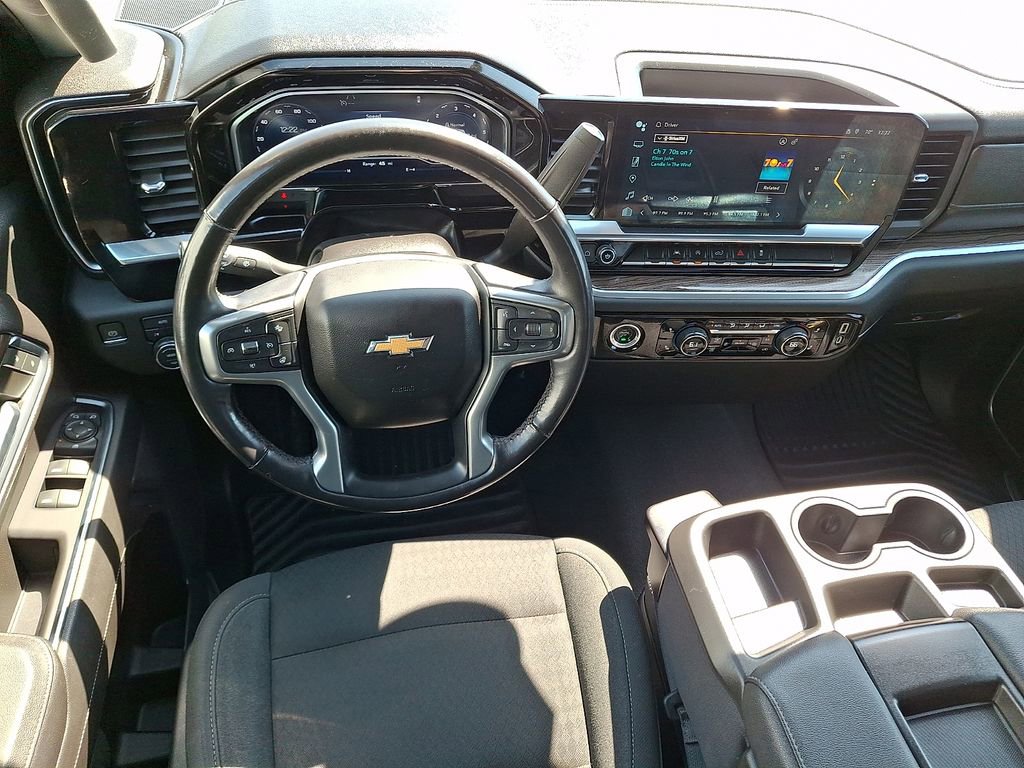 Used 2022 Chevrolet Silverado 1500 LT AWD/4WD image 2