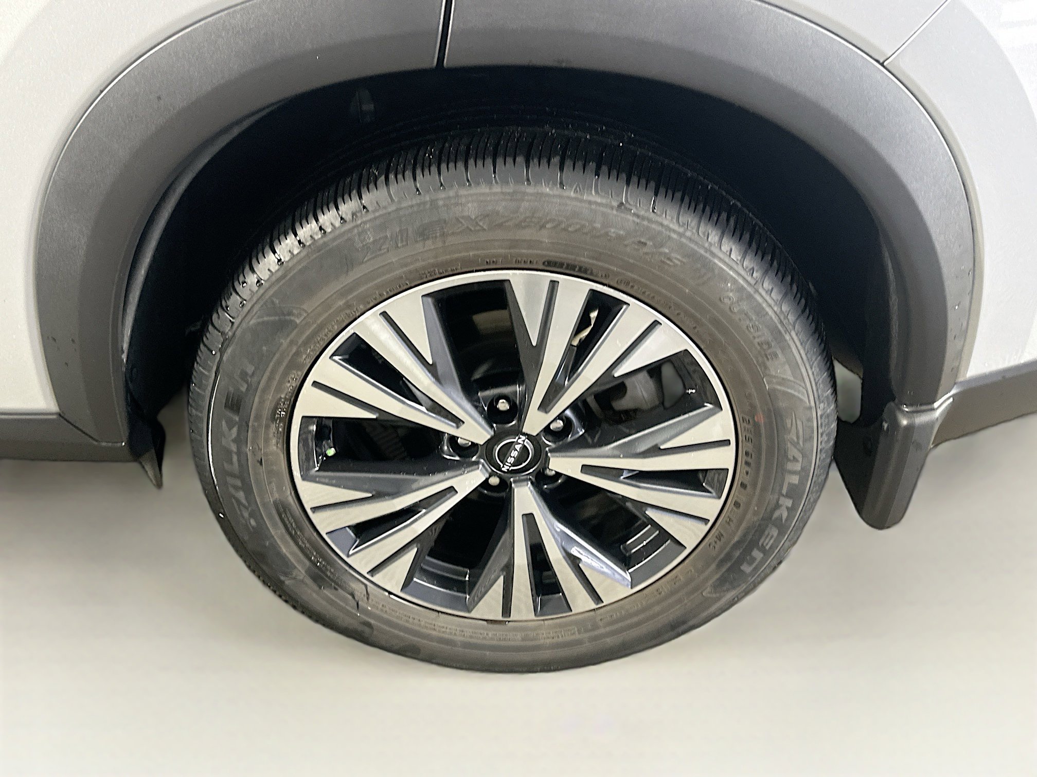 Used 2023 Nissan Rogue SV image 11