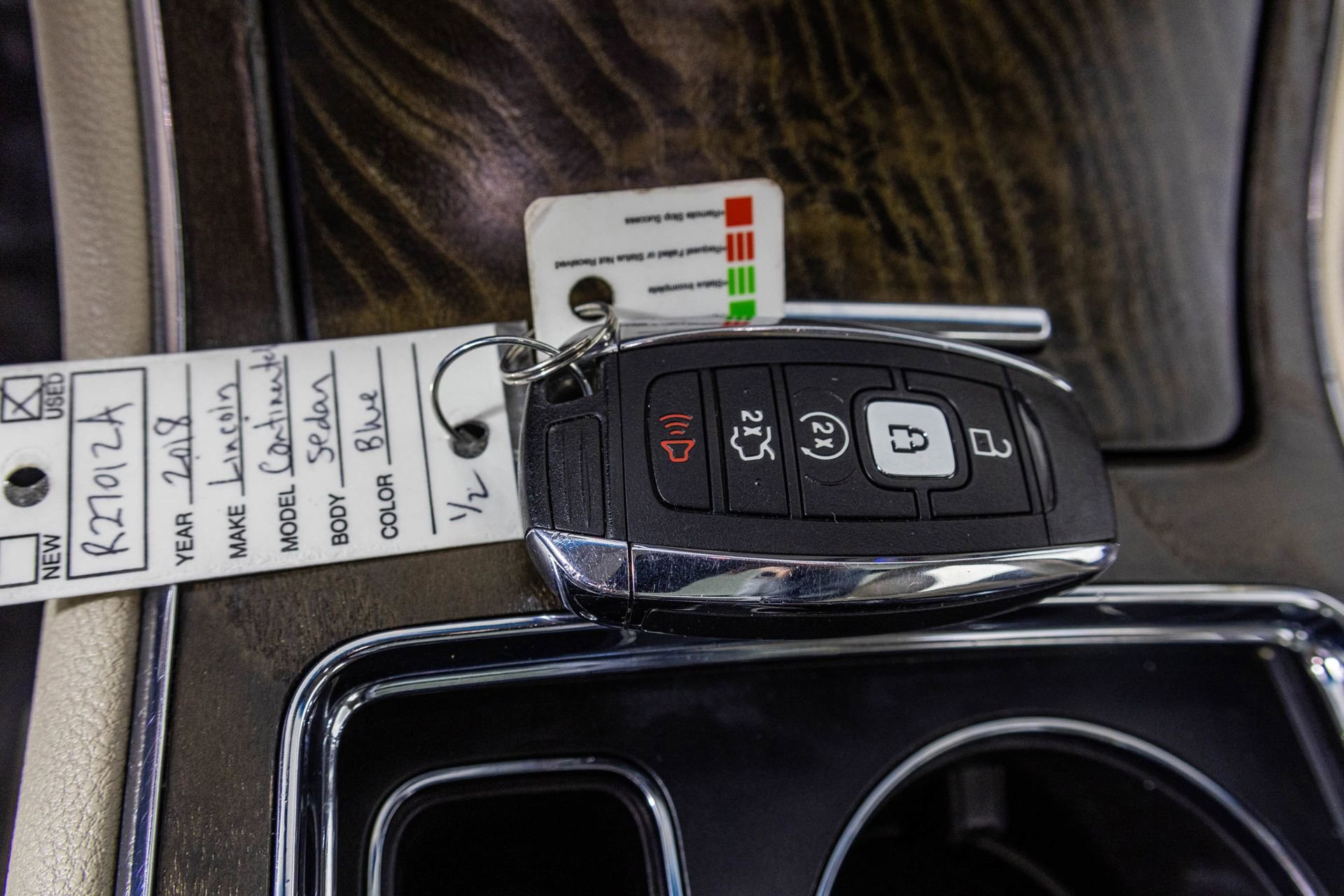 Used 2018 Lincoln Continental Select image 30