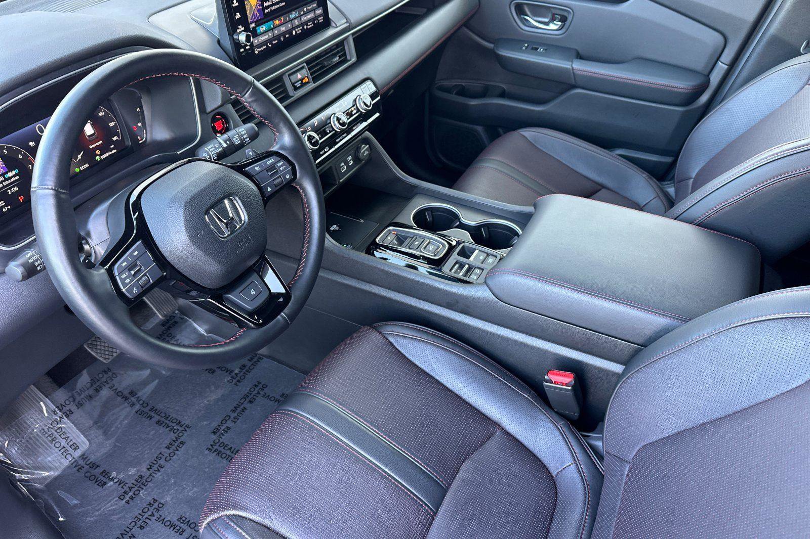 Certified 2025 Honda Pilot Black Edition image 9