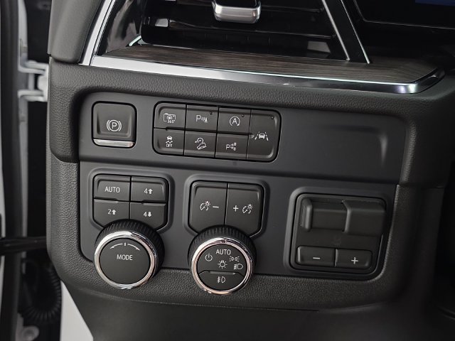 Certified 2026 Chevrolet Suburban LT w/ Comfort Package AWD/4WD image 22