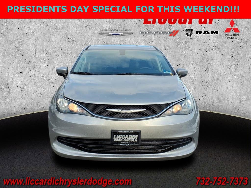 Used 2017 Chrysler Pacifica Touring video 2