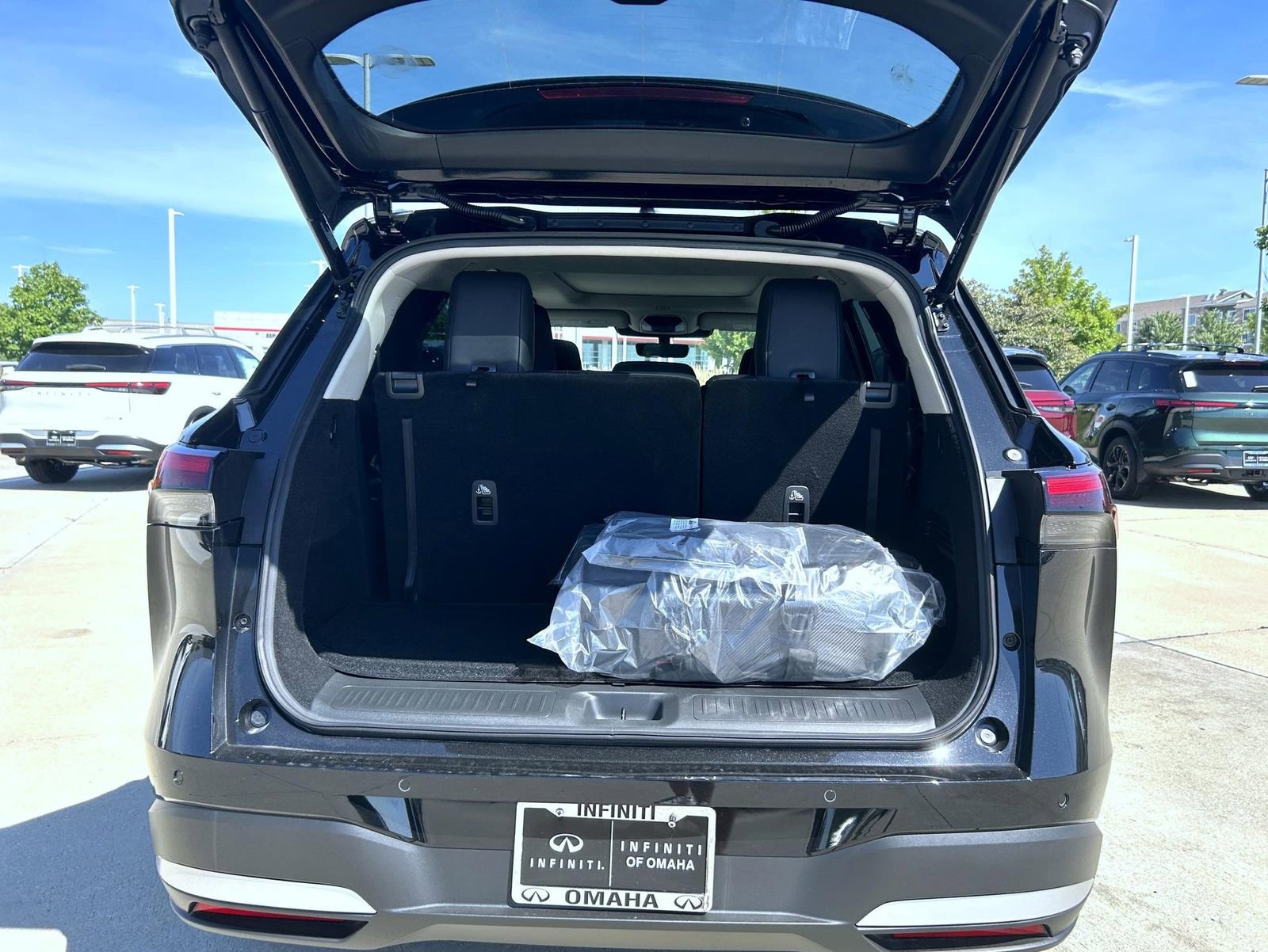 New 2026 INFINITI QX60 Luxe w/ Family Package image 9