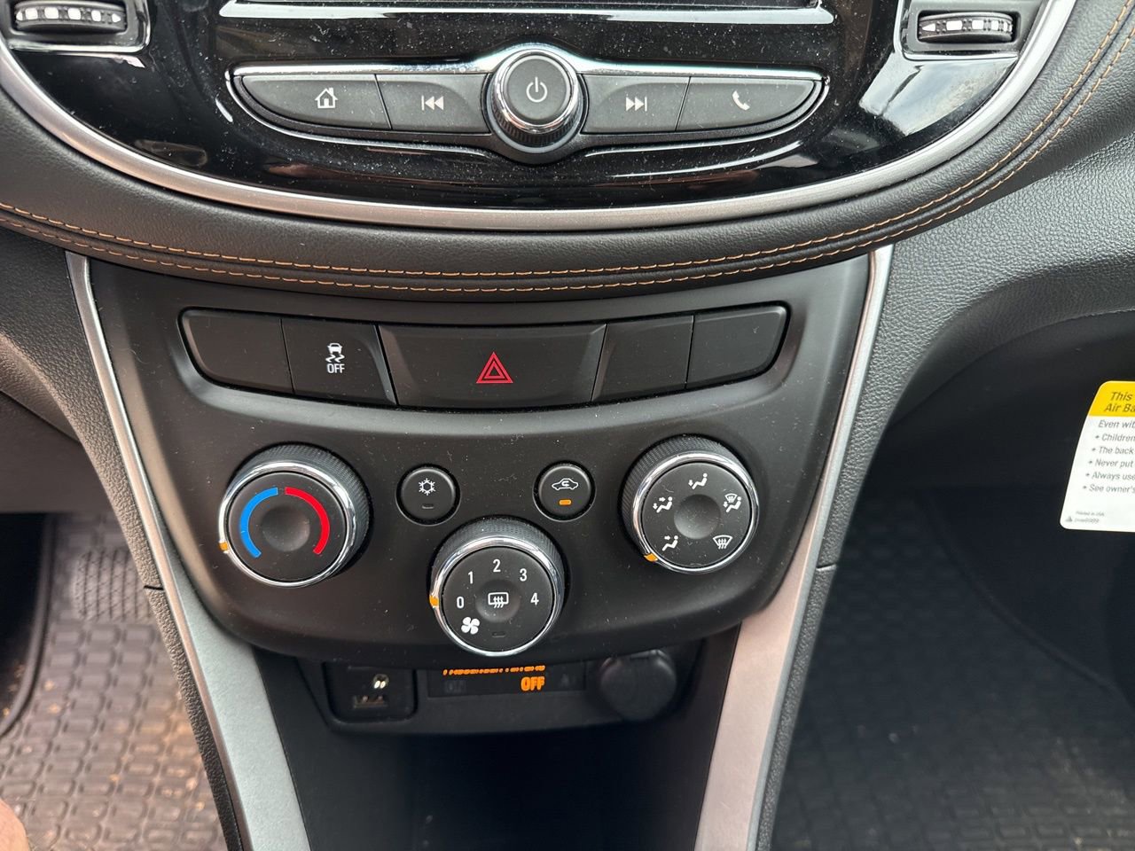 Used 2020 Chevrolet Trax LT w/ Driver Confidence Package FWD image 24