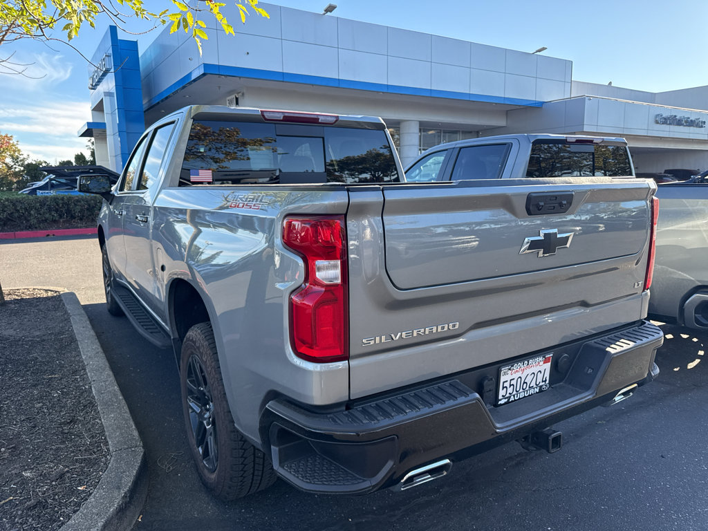 Used 2025 Chevrolet Silverado 1500 LT Trail Boss w/ Convenience Package II AWD/4WD image 8