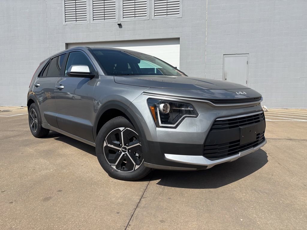 Used 2025 Kia Niro LX video 1