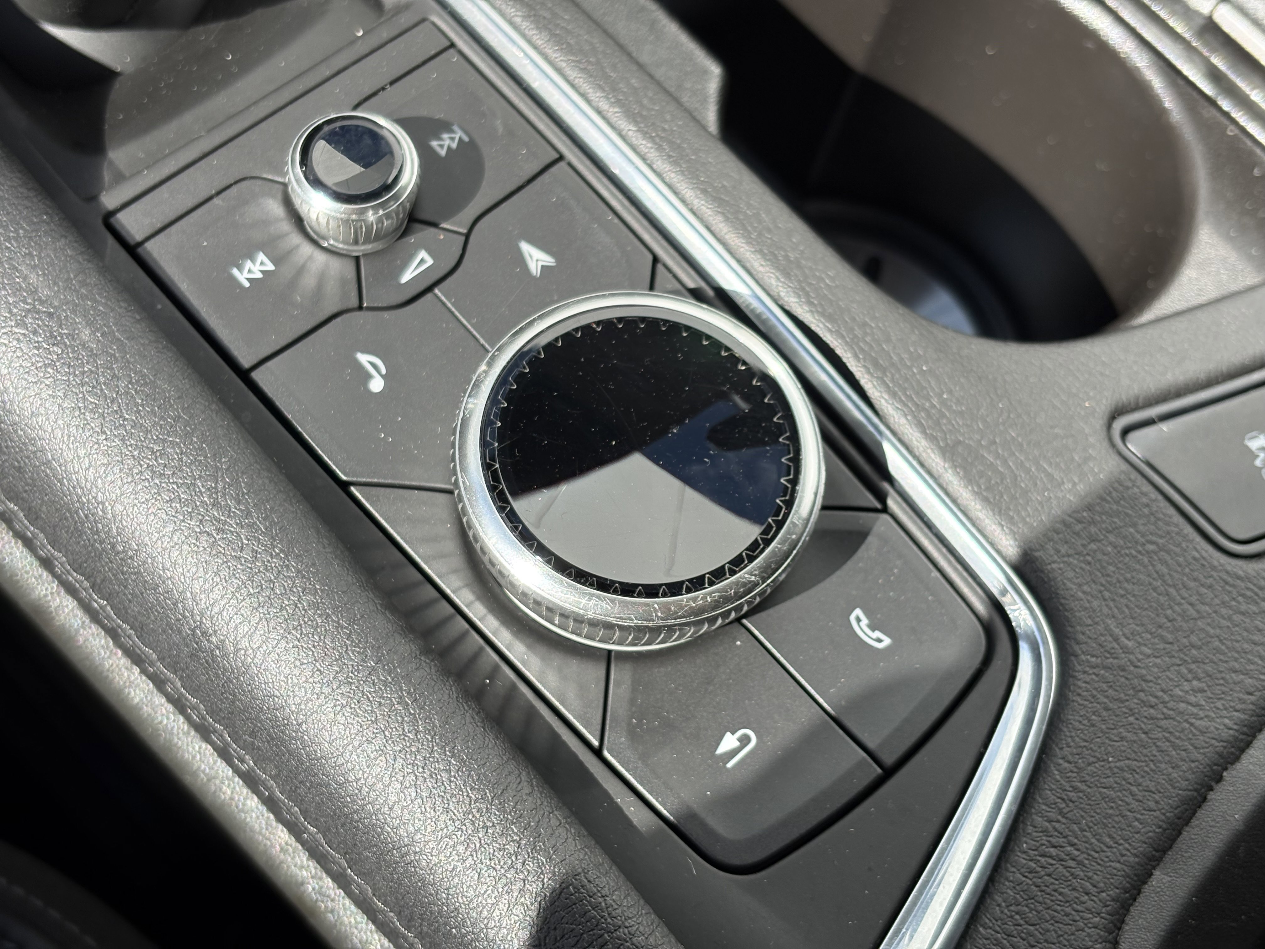 Certified 2025 Cadillac XT6 Premium Luxury image 27