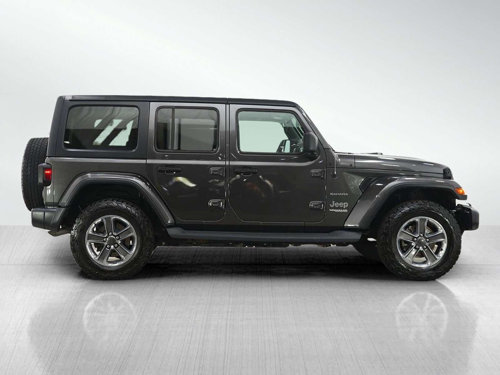 Used 2019 Jeep Wrangler Unlimited Sahara w/ Uconnect 4C Nav & Sound Group AWD/4WD image 6