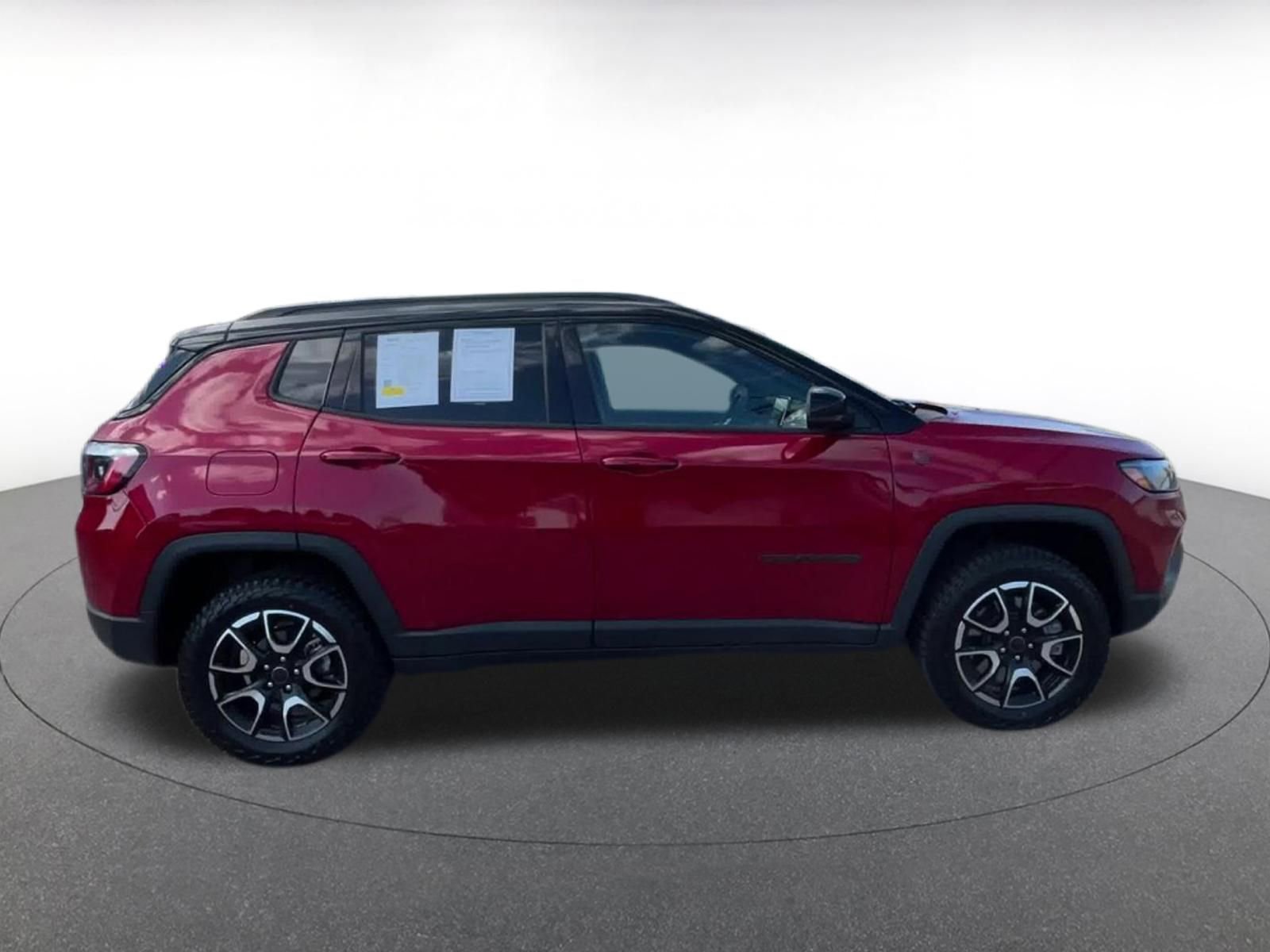 Used 2025 Jeep Compass Trailhawk AWD/4WD image 16