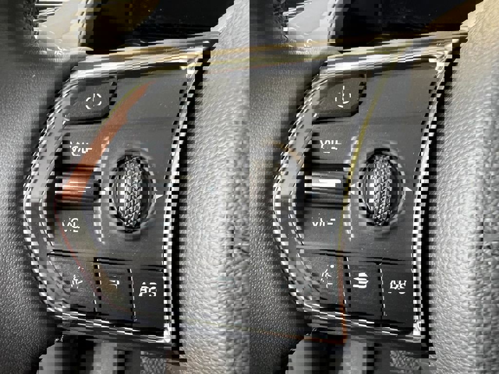 Used 2025 Acura RDX SH-AWD image 27