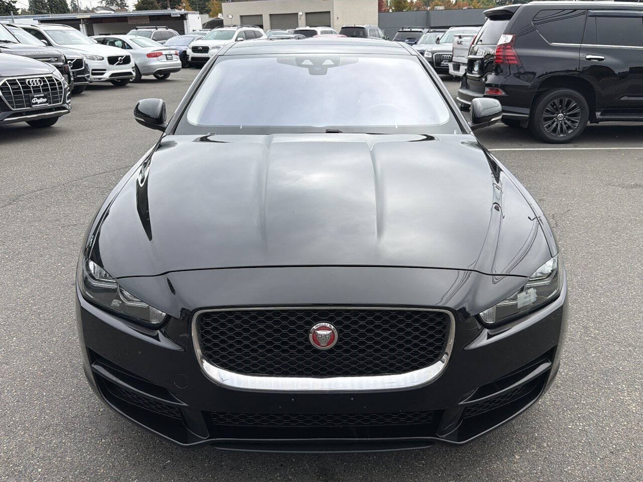 Used 2017 Jaguar XE RWD image 10