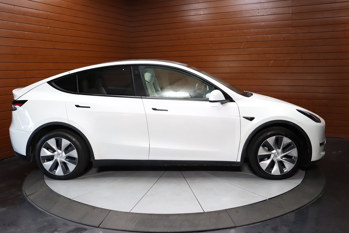 Used 2023 Tesla Model Y Long Range image 17