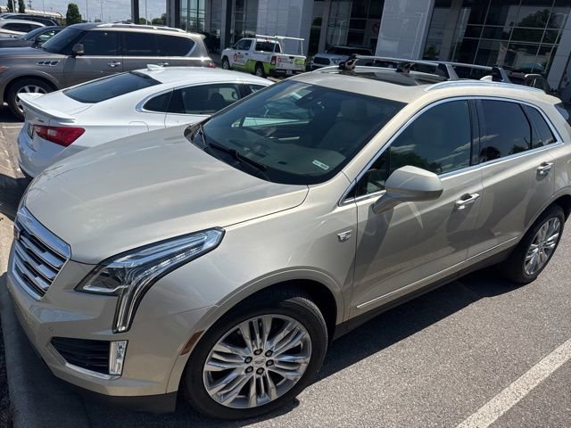 Used 2017 Cadillac XT5 Premium Luxury FWD image 1