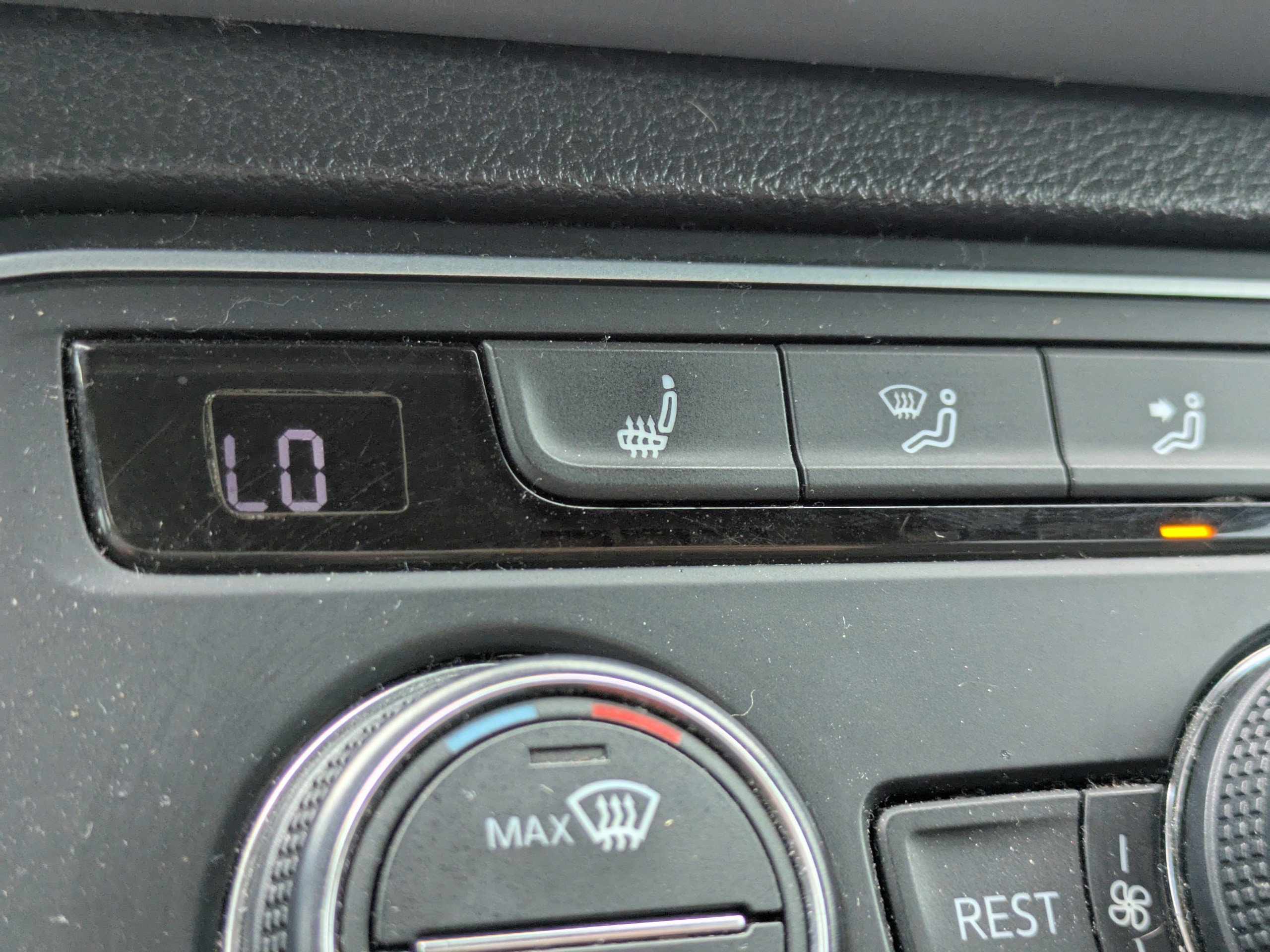 Used 2018 Volkswagen Atlas SE AWD/4WD image 28