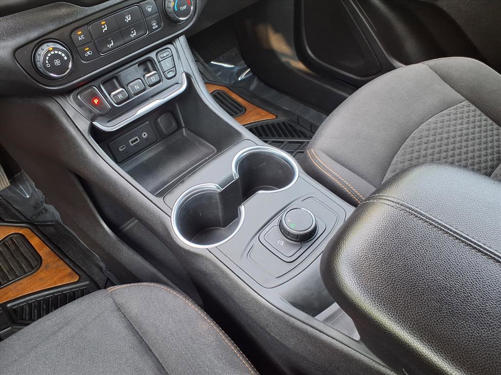 Used 2018 GMC Terrain SLE image 16