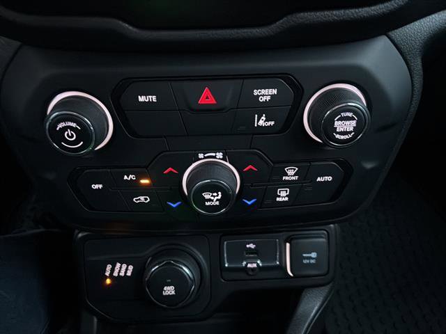 Used 2023 Jeep Renegade Latitude AWD/4WD image 20