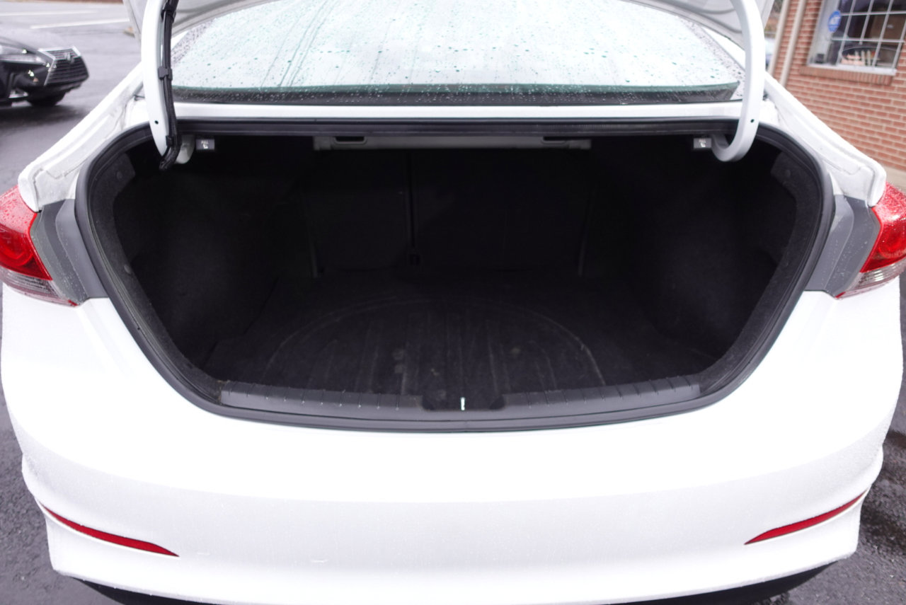 Used 2017 Hyundai Elantra SE image 19