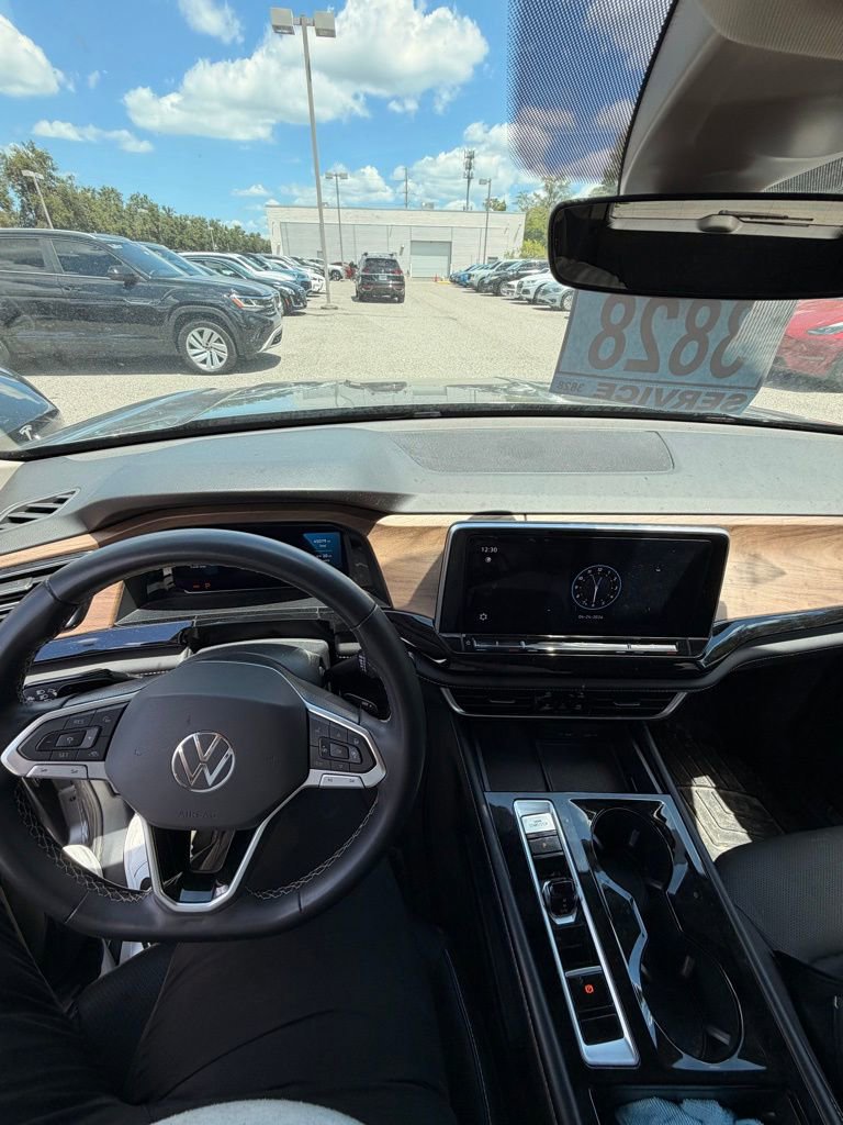 Used 2024 Volkswagen Atlas SE AWD/4WD image 11