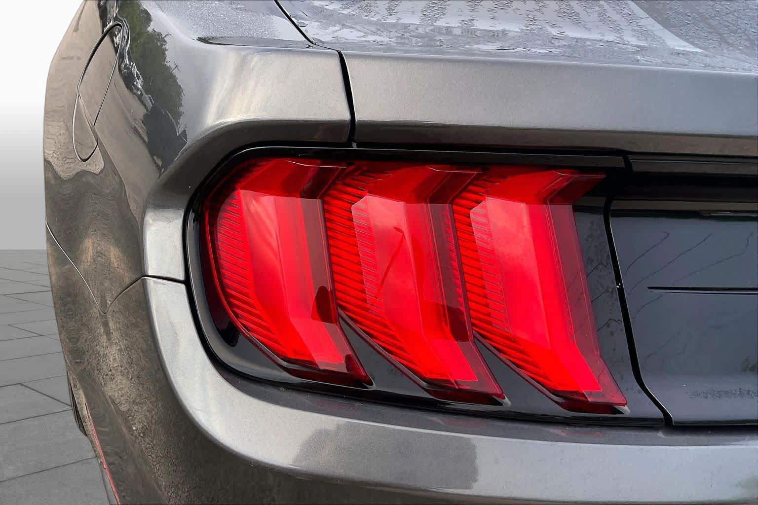 Used 2018 Ford Mustang Coupe RWD image 27