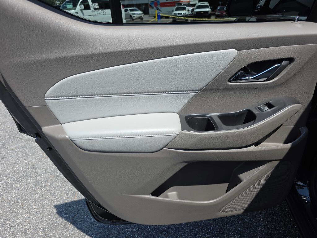 Used 2019 Chevrolet Traverse LT image 14